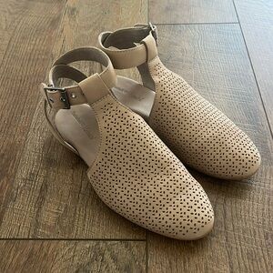 Beige Timberland Flats